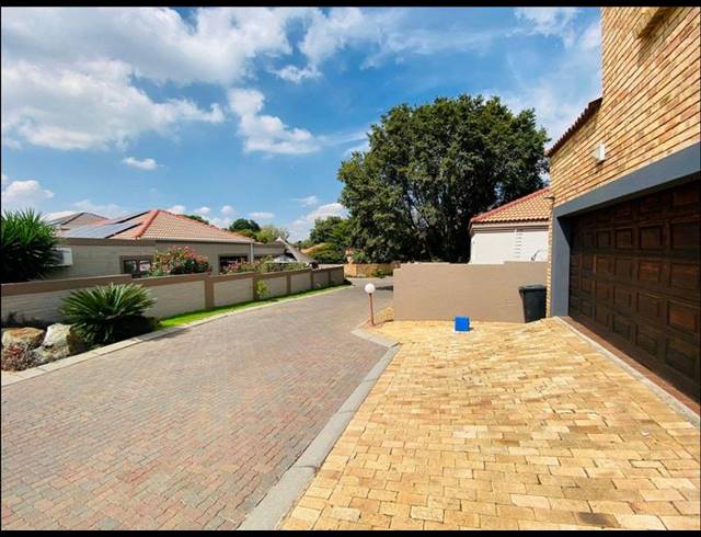 3 BEDROOM TOWNHOUSE FOR SALE IN ALBEMARLE